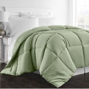 Beckham HotelCollection1300SeriesLuxury GooseDown Alternative ComforterSageQueen